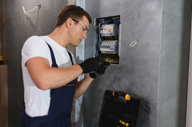 Best Affordable Emergency Electrician  in Silver Lake, FL